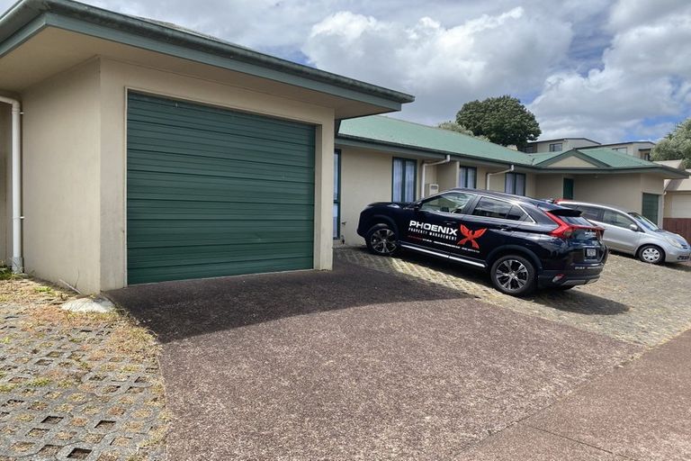 Photo of property in 324a West Coast Road, Glen Eden, Auckland, 0602