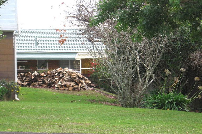 Photo of property in 2/71 O'halloran Road, Howick, Auckland, 2014