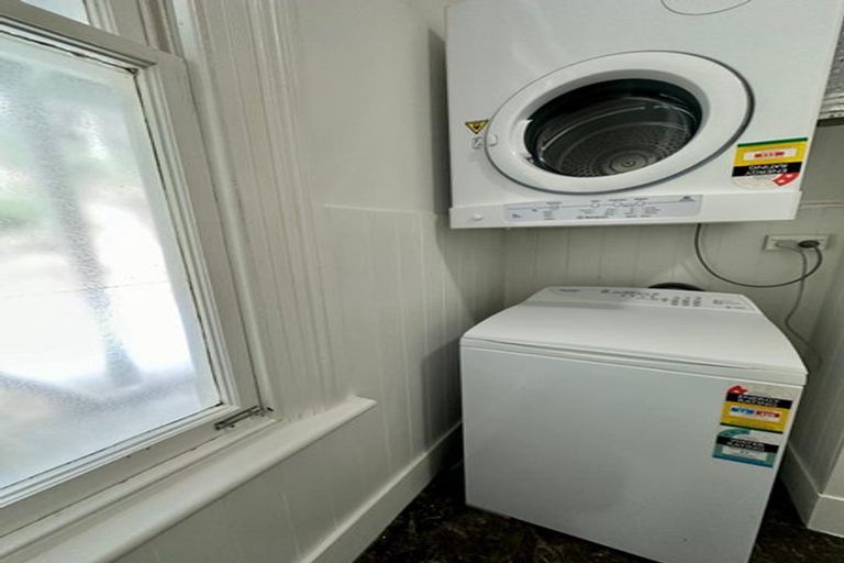 Photo of property in 100 Gladstone Road, Dalmore, Dunedin, 9010