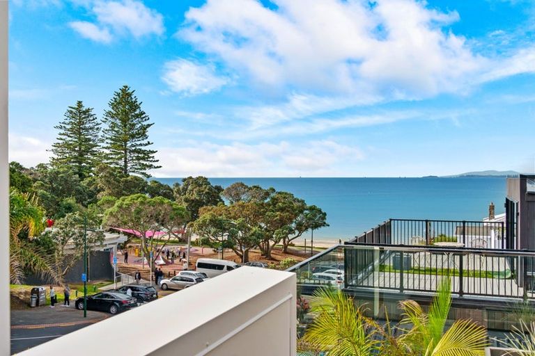 Photo of property in 15 The Strand, Takapuna, Auckland, 0622