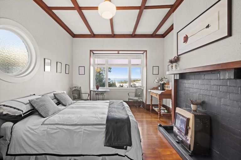 Photo of property in 24 Brewster Street, Bluff Hill, Napier, 4110