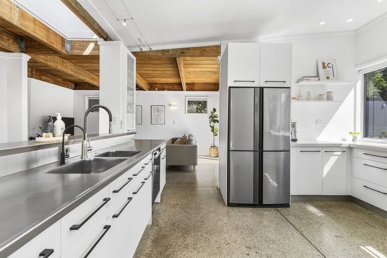 Photo of property in 890 Beach Road, Waiake, Auckland, 0630