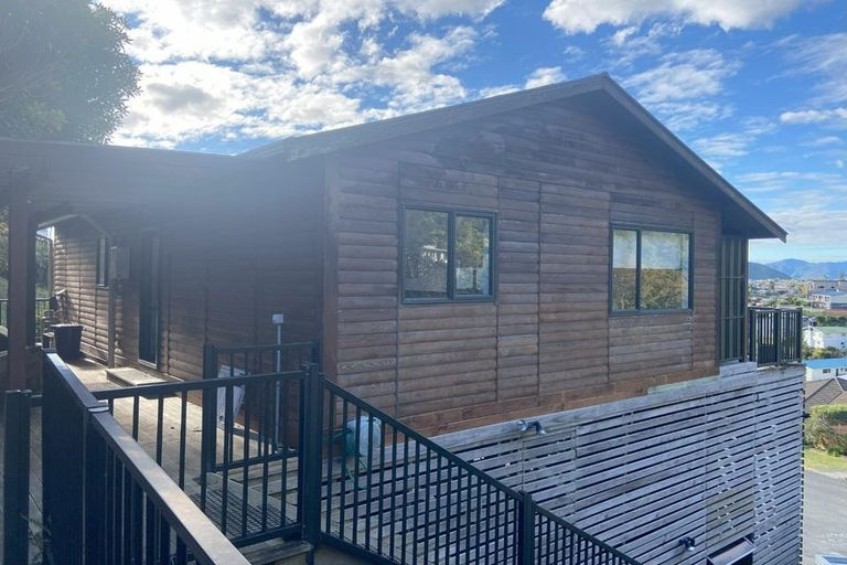 Photo of property in 15 Russell Street, Picton, 7220