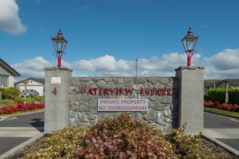 Photo of property in Waterview Estate, 18/4 Greystone Place, Omokoroa, 3114