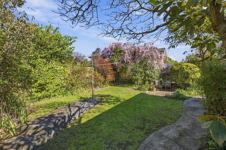 Photo of property in 17 Hamilton Avenue, Ilam, Christchurch, 8041
