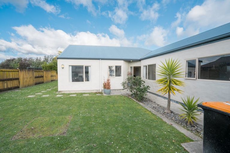 Photo of property in 10 Fernlea Avenue, Kelvin Grove, Palmerston North, 4414