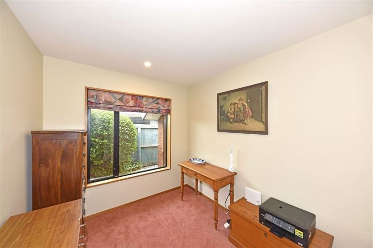 Photo of property in 16 Claverley Gardens, Avonhead, Christchurch, 8042