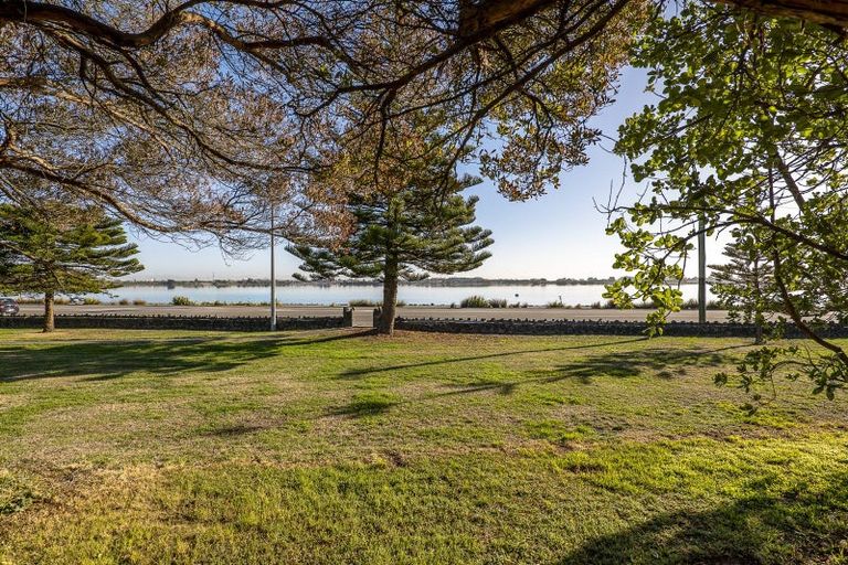 Photo of property in 2/1 The Brae, Mount Pleasant, Christchurch, 8081