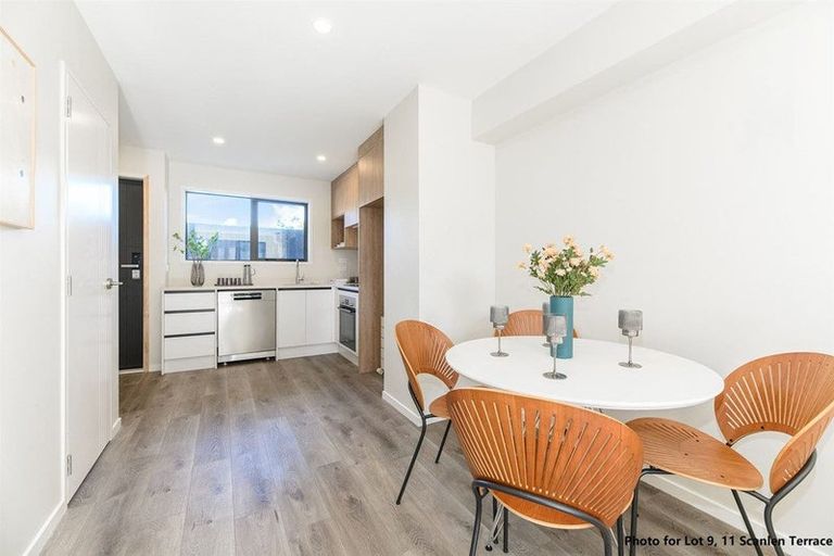 Photo of property in 4/11 Scanlen Terrace, Kelston, Auckland, 0602
