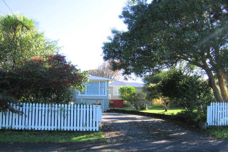 Photo of property in 30 Roberts Road, Te Atatu South, Auckland, 0610