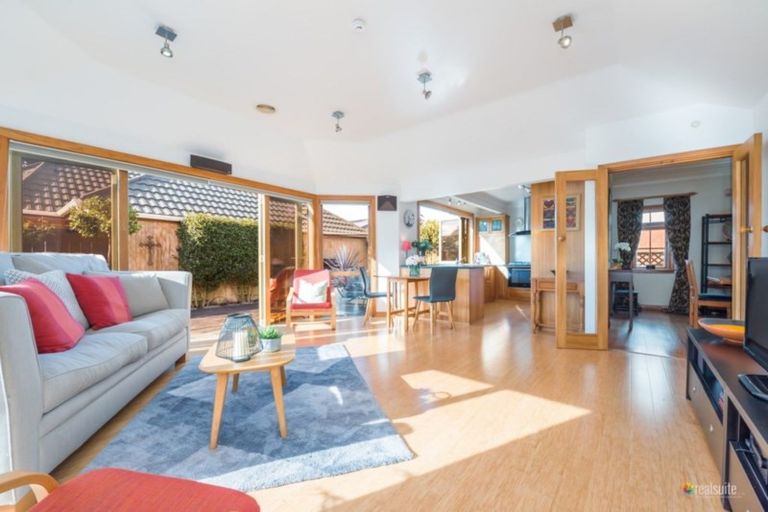 Photo of property in 33 Puriri Street, Woburn, Lower Hutt, 5010