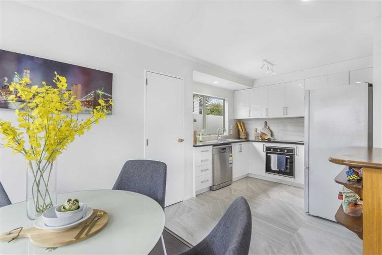 Photo of property in 2/4 Gibraltar Street, Howick, Auckland, 2014