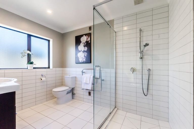 Photo of property in 19 Bluewater Place, Paraparaumu, 5032