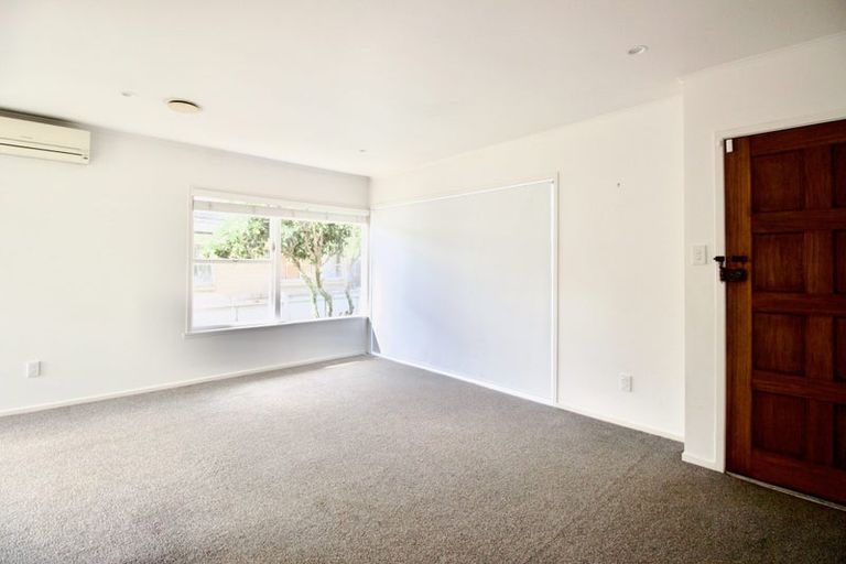 Photo of property in 3b Lake Pupuke Drive, Takapuna, Auckland, 0622