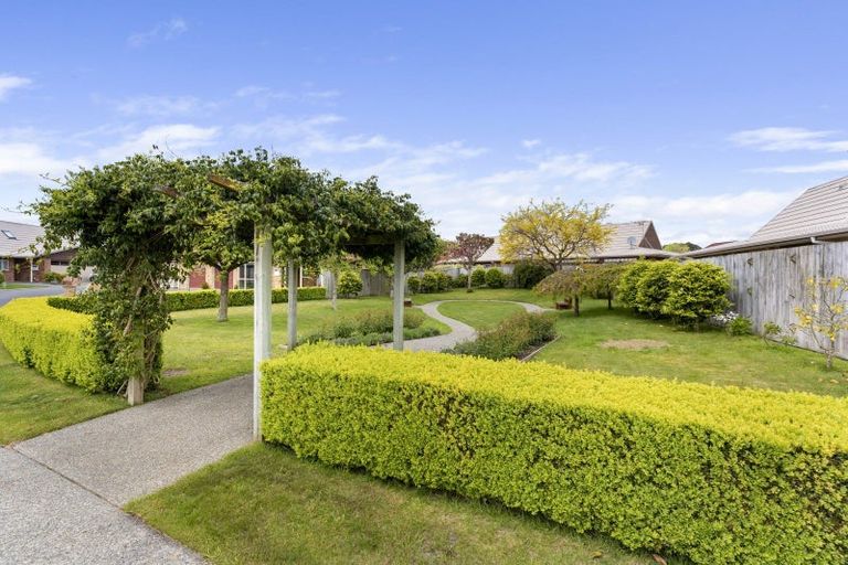 Photo of property in Rangeview Villas, 24/9 Fuller Close, Levin, 5510