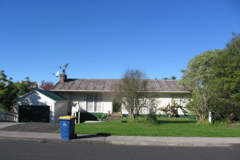 Photo of property in 16 Kashmir Road, Glen Eden, Auckland, 0602