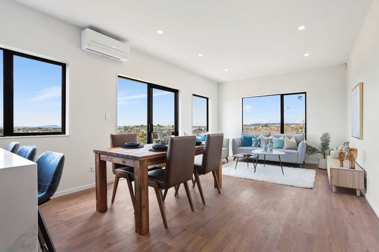 Photo of property in 85b Lake Panorama Drive, Henderson Valley, Auckland, 0614