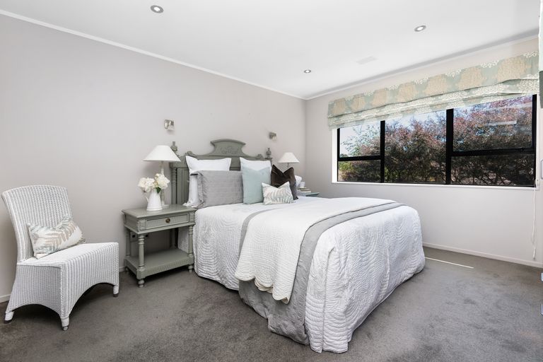 Photo of property in 12 Mark Edward Drive, Half Moon Bay, Auckland, 2012