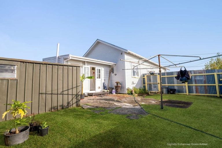 Photo of property in 30 Kowhai Street, Castlecliff, Whanganui, 4501