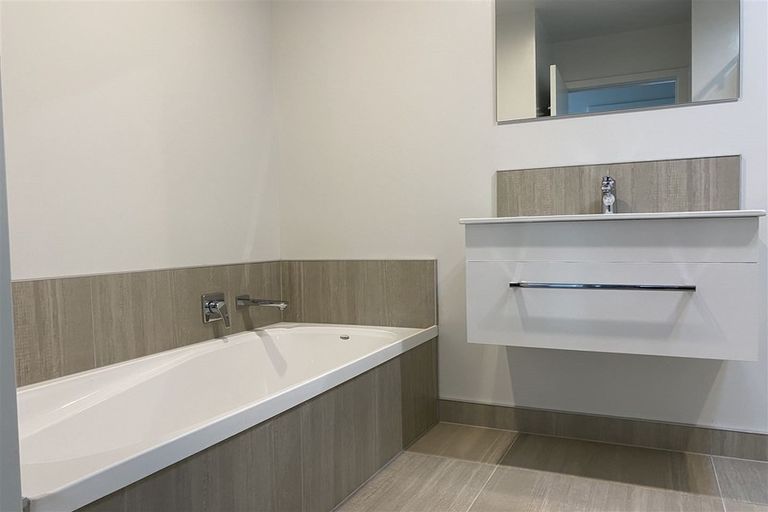 Photo of property in 32 Liberation Road, Papakura, 2110