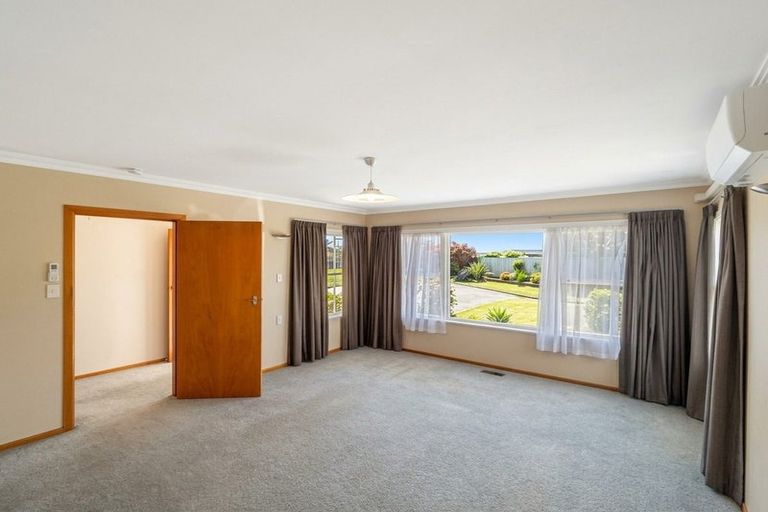 Photo of property in 36 Karaka Crescent, Levin, 5510