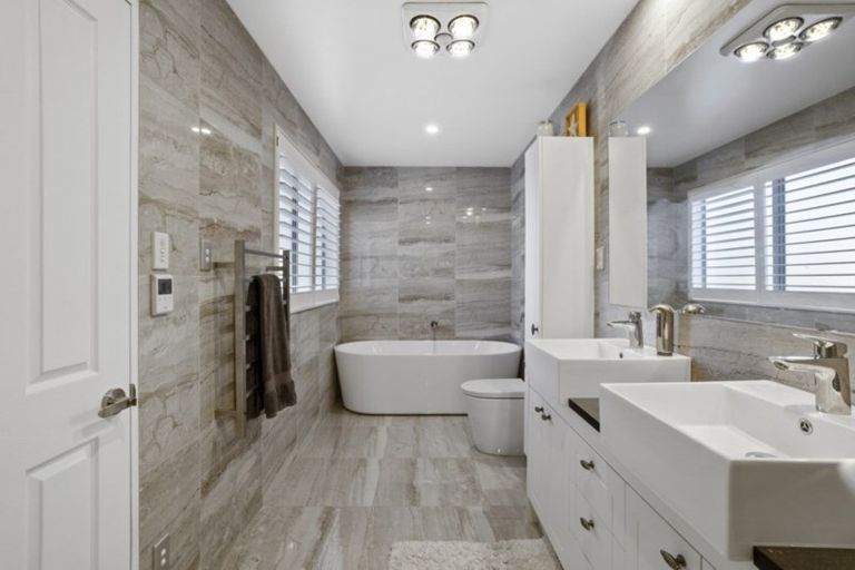 Photo of property in 112 Admirals Court Drive, Greenhithe, Auckland, 0632