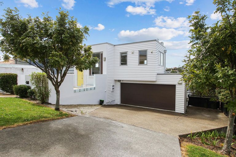 Photo of property in 4a Korotaha Terrace, Rothesay Bay, Auckland, 0630