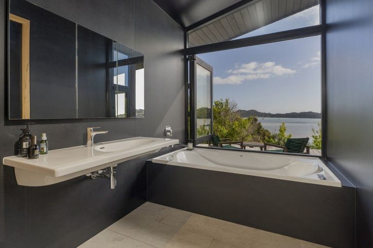 Photo of property in 90 Harbour View Road, Coromandel, 3581