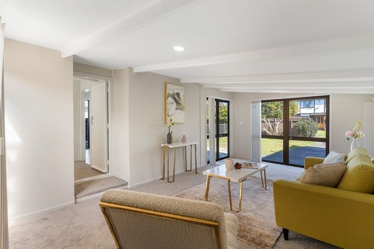 Photo of property in 1/13 Challen Close, Conifer Grove, Takanini, 2112