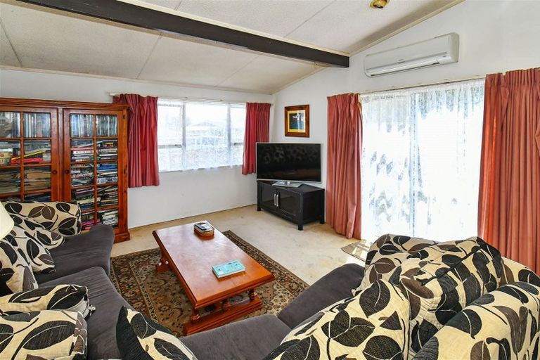 Photo of property in 13 Helms Place, Manurewa, Auckland, 2102