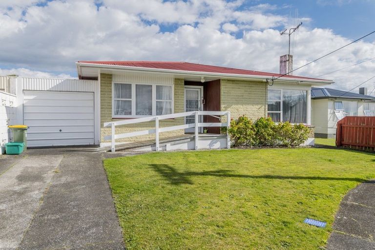 Photo of property in 7 Carlisle Street, Levin, 5510