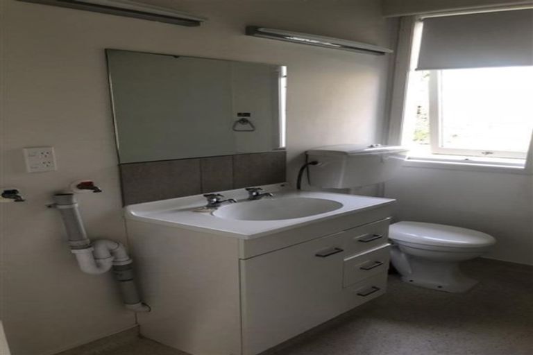 Photo of property in 16 Howard Road, Taradale, Napier, 4112