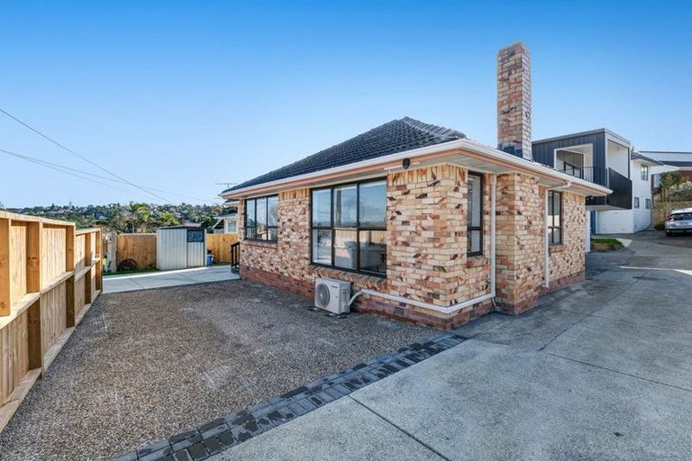 Photo of property in 25 Neal Avenue, Glenfield, Auckland, 0629