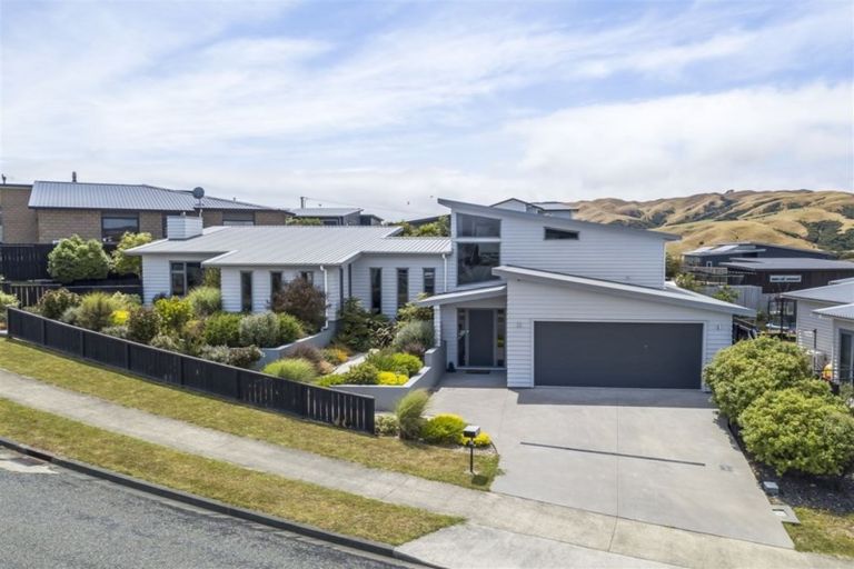 Photo of property in 40 Mo Street, Camborne, Porirua, 5026