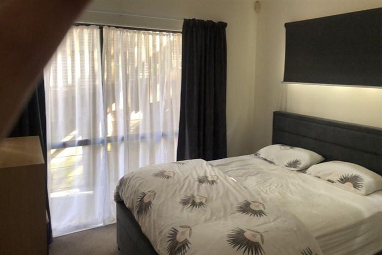 Photo of property in 43a Forrest Hill Road, Milford, Auckland, 0620