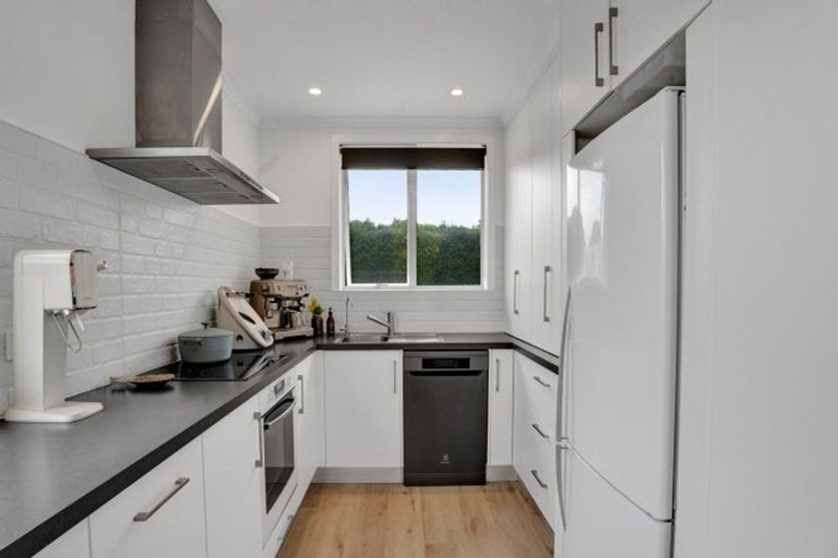 Photo of property in 15 Kowhai Street, Strandon, New Plymouth, 4312