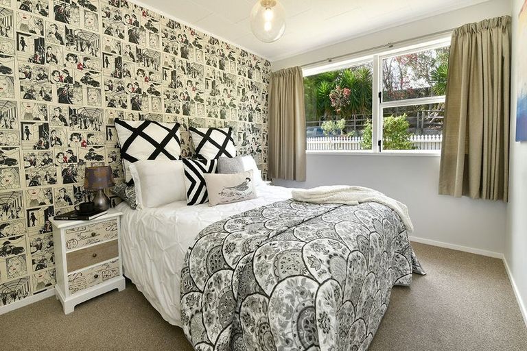 Photo of property in 214 Whangaparaoa Road, Red Beach, 0932