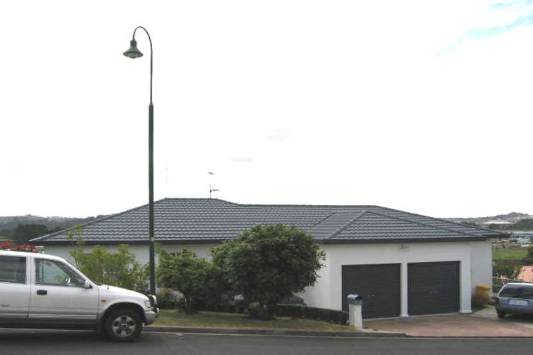 Photo of property in 13 Mannikin Place, Unsworth Heights, Auckland, 0632