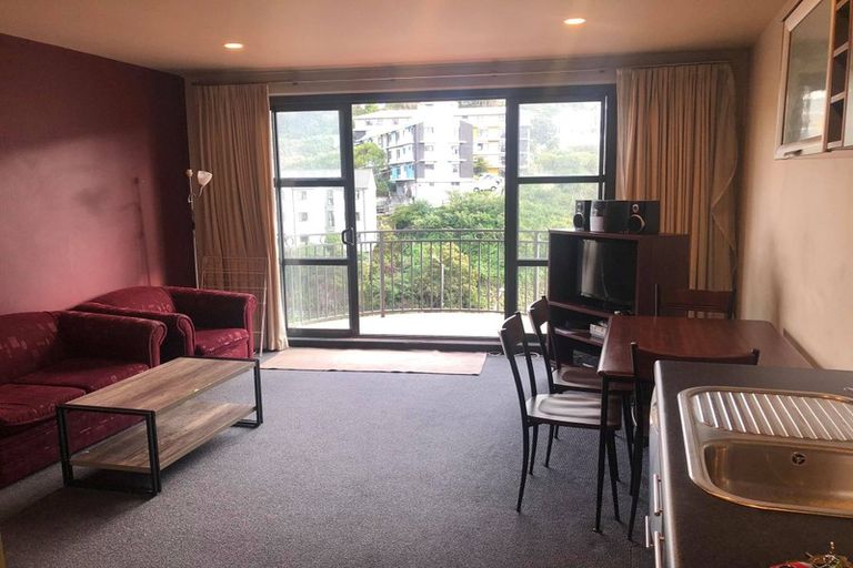 Photo of property in Atrium Towers, 8g/154 The Terrace, Wellington Central, Wellington, 6011