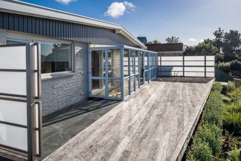 Photo of property in 103 Kahu Road, Paremata, Porirua, 5024