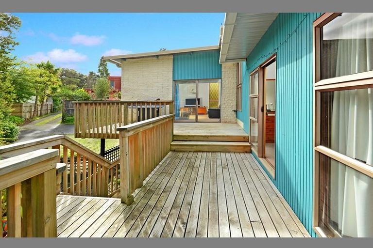 Photo of property in 18 Barlow Place, Chatswood, Auckland, 0626