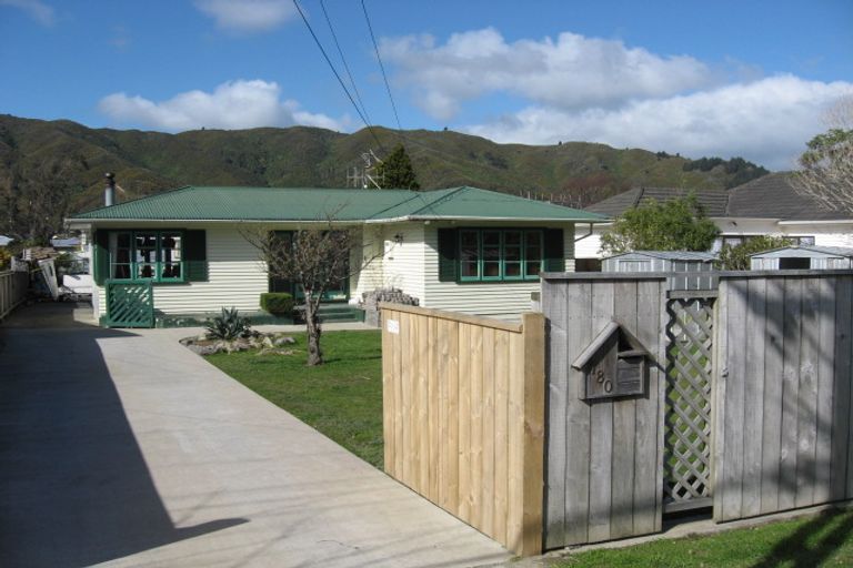 Photo of property in 180 Wellington Road, Wainuiomata, Lower Hutt, 5014