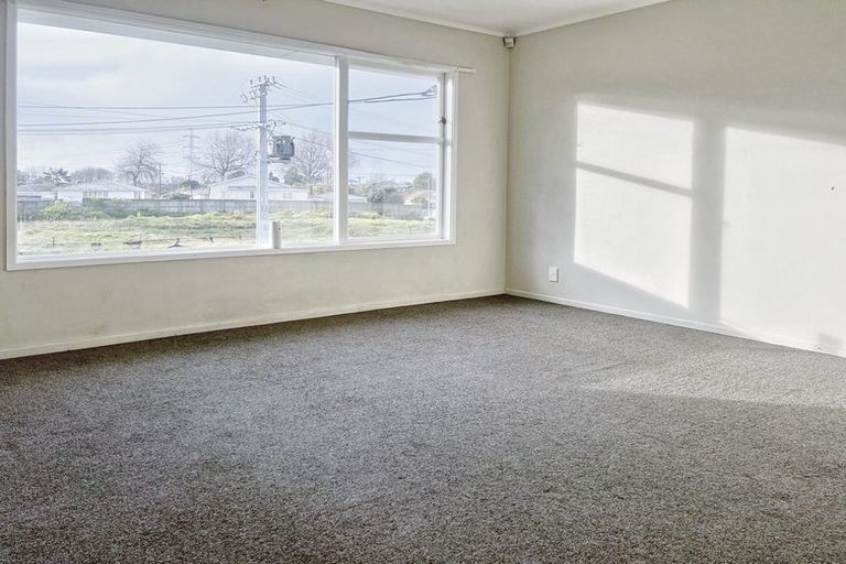 Photo of property in 4 Clutha Crescent, Clover Park, Auckland, 2023