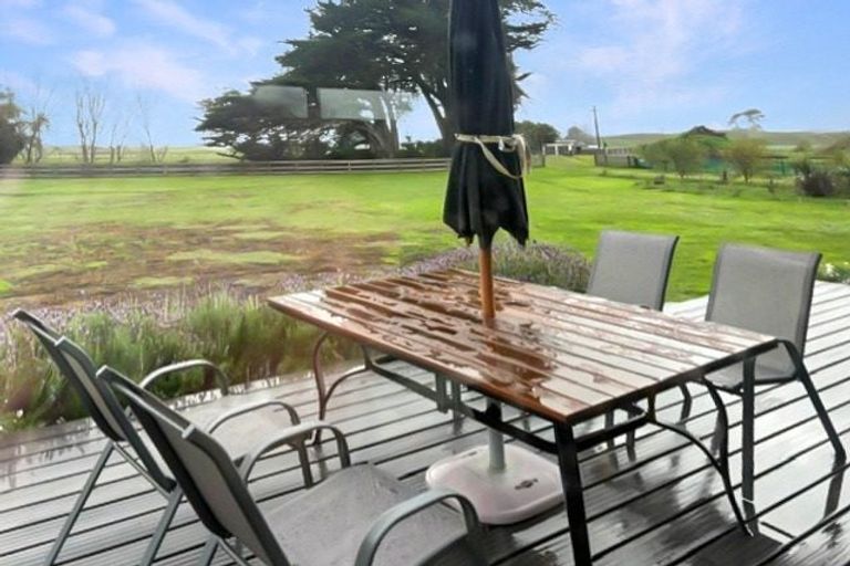 Photo of property in 120 Cummerfield Road, Foxton, 4891