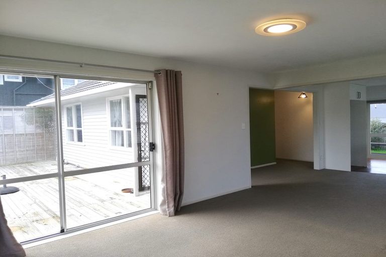 Photo of property in 15 Ware Place, Pakuranga Heights, Auckland, 2010