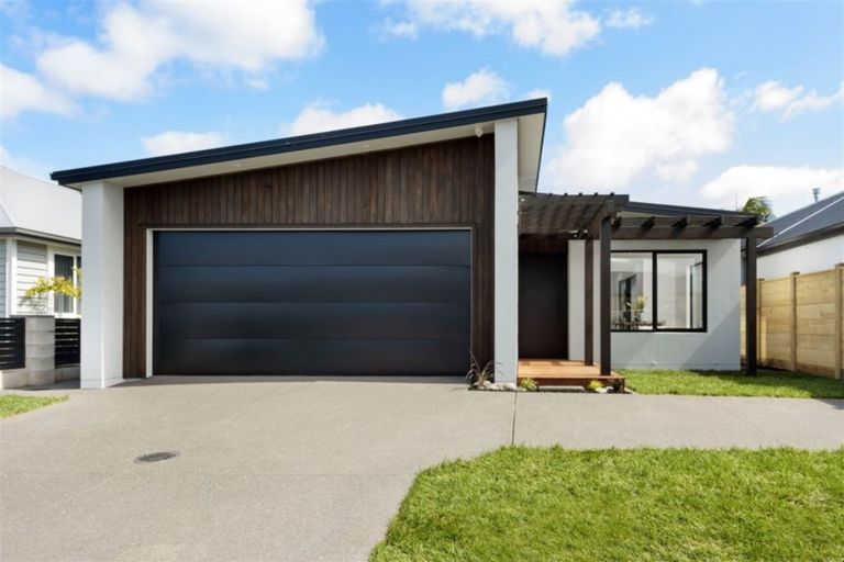 Photo of property in 5 Makura Drive, Papamoa Beach, Papamoa, 3118