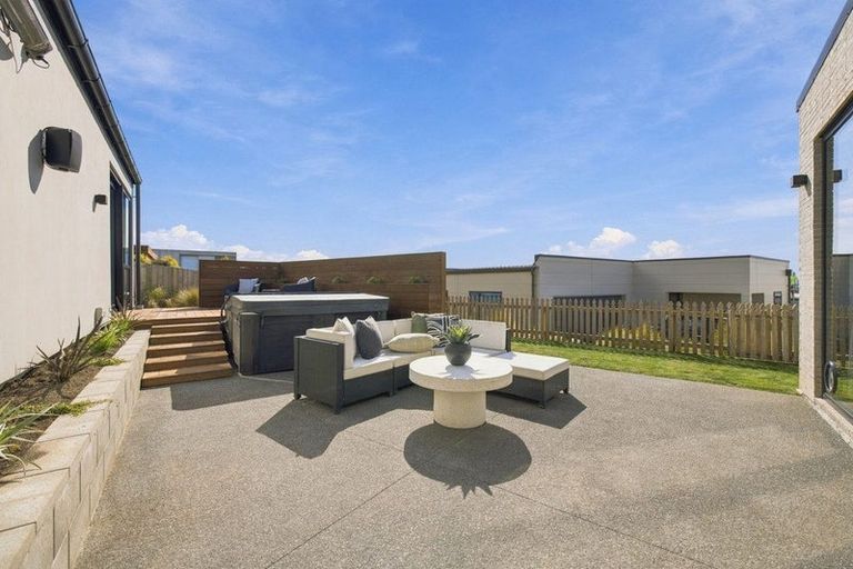 Photo of property in 19 Rauhea Lane, Clifton, Christchurch, 8081