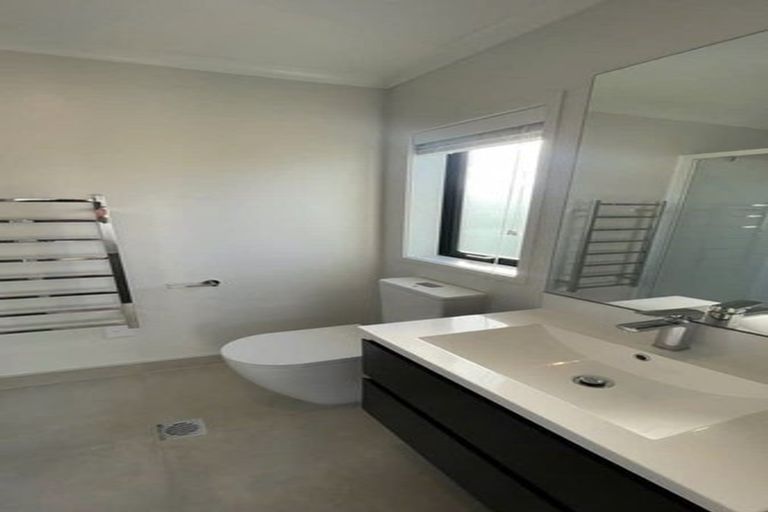 Photo of property in 7/77 Glenmore Road, Sunnyhills, Auckland, 2010