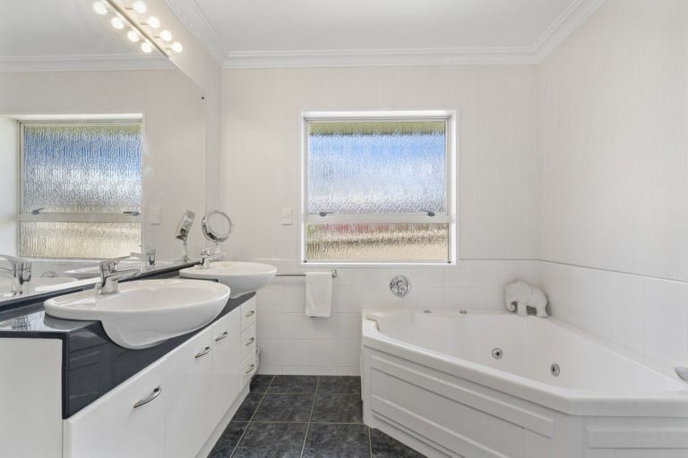 Photo of property in 2 Eighth Avenue, Tauranga, 3110