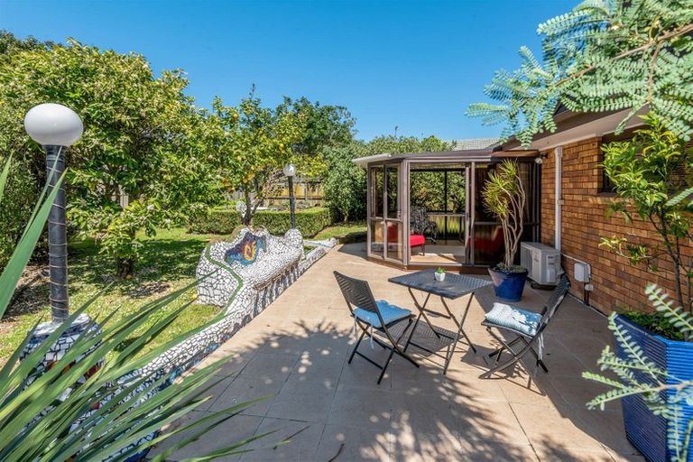 Photo of property in 43 Headcorn Place, Botany Downs, Auckland, 2010